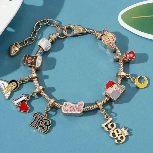 Taylor Swift Hot Charms Bracelet - Picture 2 of 2